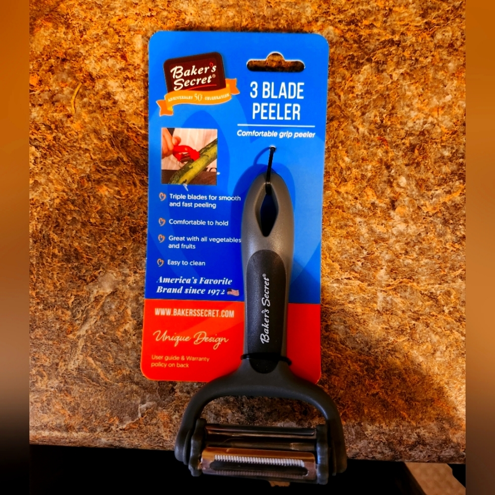 3 blade peeler With comfortable grip